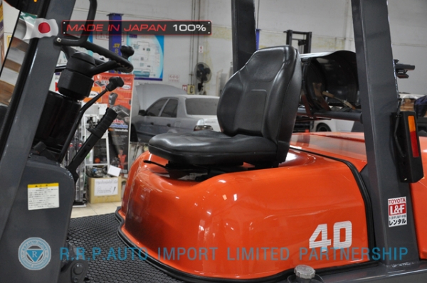 ขายรถโฟล์คลิฟท์มือสอง TOYOTA รุ่น 6FG40-10090 นำเข้าจากประเทศญี่ปุ่น 100\% ไม่เคยใช้งานในไทย