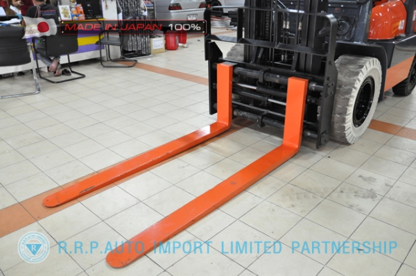 ขายรถโฟล์คลิฟท์มือสอง TOYOTA รุ่น 6FG40-10090 นำเข้าจากประเทศญี่ปุ่น 100\% ไม่เคยใช้งานในไทย