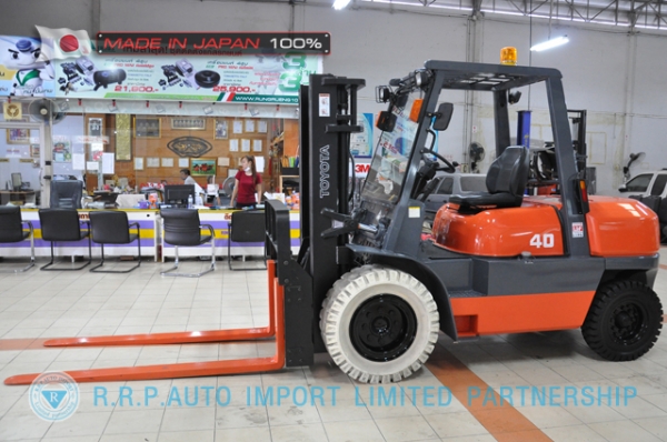 ขายรถโฟล์คลิฟท์มือสอง TOYOTA รุ่น 6FG40-10090 นำเข้าจากประเทศญี่ปุ่น 100\% ไม่เคยใช้งานในไทย