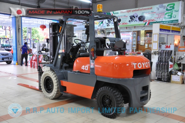 ขายรถโฟล์คลิฟท์มือสอง TOYOTA รุ่น 6FG40-10090 นำเข้าจากประเทศญี่ปุ่น 100\% ไม่เคยใช้งานในไทย