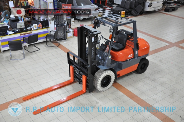 ขายรถโฟล์คลิฟท์มือสอง TOYOTA รุ่น 6FG40-10090 นำเข้าจากประเทศญี่ปุ่น 100\% ไม่เคยใช้งานในไทย