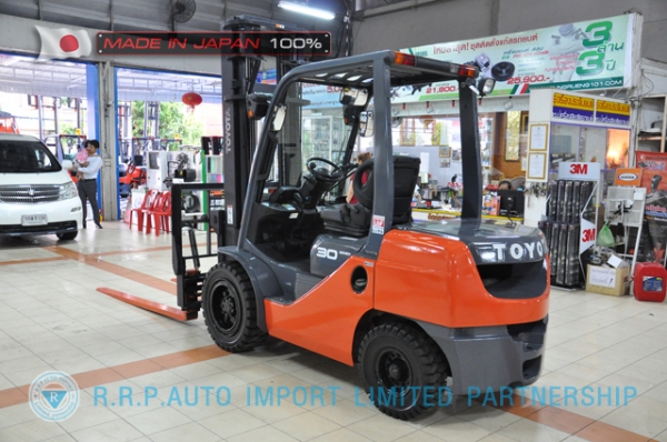 ขายรถโฟล์คลิฟท์มือสอง TOYOTA รุ่น 8FD30-31249 นำเข้าจากประเทศญี่ปุ่น 100\% ไม่เคยใช้งานในไทย