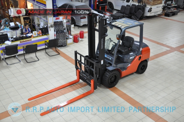 ขายรถโฟล์คลิฟท์มือสอง TOYOTA รุ่น 8FD30-31249 นำเข้าจากประเทศญี่ปุ่น 100\% ไม่เคยใช้งานในไทย