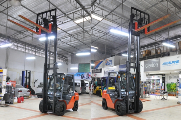 ขายรถโฟล์คลิฟท์มือสอง TOYOTA รุ่น 8FD30-31249 นำเข้าจากประเทศญี่ปุ่น 100\% ไม่เคยใช้งานในไทย