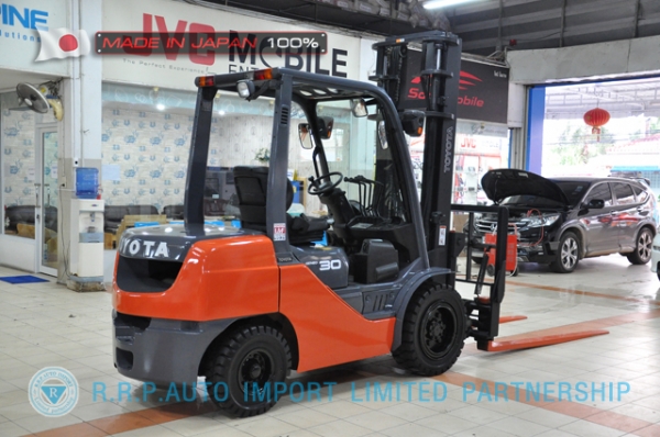 ขายรถโฟล์คลิฟท์มือสอง TOYOTA รุ่น 8FD30-31249 นำเข้าจากประเทศญี่ปุ่น 100\% ไม่เคยใช้งานในไทย