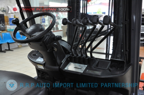 ขายรถโฟล์คลิฟท์มือสอง TOYOTA รุ่น 8FD30-31249 นำเข้าจากประเทศญี่ปุ่น 100\% ไม่เคยใช้งานในไทย