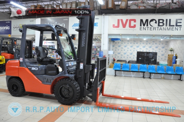 ขายรถโฟล์คลิฟท์มือสอง TOYOTA รุ่น 8FD30-31249 นำเข้าจากประเทศญี่ปุ่น 100\% ไม่เคยใช้งานในไทย