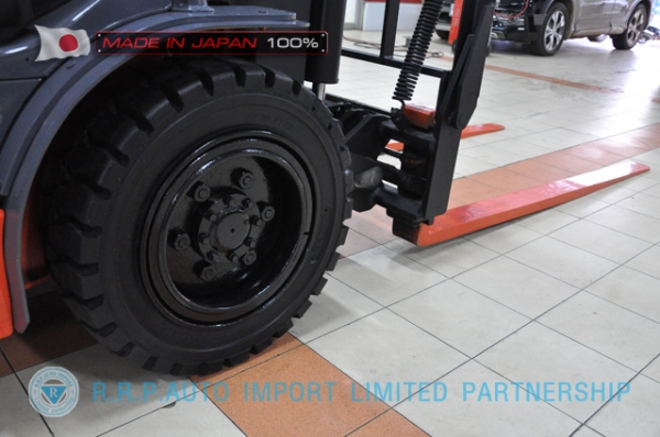 ขายรถโฟล์คลิฟท์มือสอง TOYOTA รุ่น 8FD30-31249 นำเข้าจากประเทศญี่ปุ่น 100\% ไม่เคยใช้งานในไทย