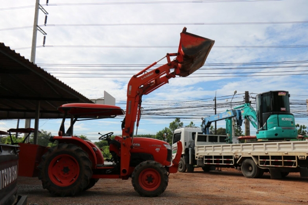 ขายรถไถ KUBOTA L4708 พร้อมตัวตักคูโบต้า สภาพสวยเดิมๆ เครื่องดี เกียร์ดี ไฮดรอลิคดี มีทะเบียนพร้อมโอน ราคา 435,000 มีรถขนส่งบริการ ร้านสามย่านแทรคเตอร์ อ.แกลง จ.ระยอง 0897489639,0818618678,0899347475 id line=0897489639 id line=0818618678 id line=089934 ขายรถไถ KUBOTA L4708 พร้อมตัวตักคูโบต้า สภาพสวยเดิมๆ เครื่องดี เกียร์ดี ไฮดรอลิคดี มีทะเบียนพร้อมโอน ราคา 435,000 มีรถขนส่งบริการ ร้านสามย่านแทรคเตอร์ อ.แกลง จ.ระยอง 0897489639,0818618678,0899347475 id line=0897489639 id line=0818618678 id line=089934