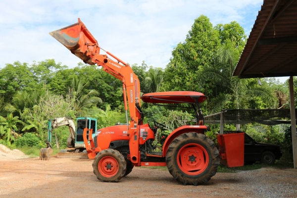 ขายรถไถ KUBOTA L4708 พร้อมตัวตักคูโบต้า สภาพสวยเดิมๆ เครื่องดี เกียร์ดี ไฮดรอลิคดี มีทะเบียนพร้อมโอน ราคา 435,000 มีรถขนส่งบริการ ร้านสามย่านแทรคเตอร์ อ.แกลง จ.ระยอง 0897489639,0818618678,0899347475 id line=0897489639 id line=0818618678 id line=089934 ขายรถไถ KUBOTA L4708 พร้อมตัวตักคูโบต้า สภาพสวยเดิมๆ เครื่องดี เกียร์ดี ไฮดรอลิคดี มีทะเบียนพร้อมโอน ราคา 435,000 มีรถขนส่งบริการ ร้านสามย่านแทรคเตอร์ อ.แกลง จ.ระยอง 0897489639,0818618678,0899347475 id line=0897489639 id line=0818618678 id line=089934