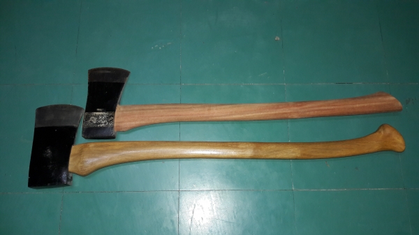 ขายขวานตราเสืองานเก่าขนาดหัว2ปอน MADE IN SWEDEN.ด้ามไม้ ขายขวานตราเสืองานเก่าขนาดหัว2ปอน MADE IN SWEDEN.ด้ามไม้