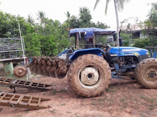 ขาย 495,000 บาท รถไถ 2 เพลา NEWHOLLAND TT 75  ทำงาน 6,xxx ชม. (แถม ใบมีดหน้า และ หาง 7 )เครื่องดี เกียร์แรง ยางสวย  เอกสารอินวอยท์   รถอยู่ จ.บุรีรัมย์ โทร&amp;ไอดีไลน์ 0610710295