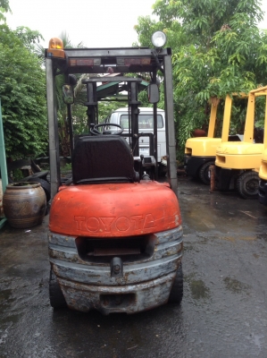 +++ ขายโฟล์คลิฟท์  TOYOTA 6FD15  ขนาด  1.5  ตัน  เครื่องยนต์ดีเซล  เสา  3  เมตร  เกียร์ออโตเมติค  งา 1,070  มม.  ยางตันครับ
