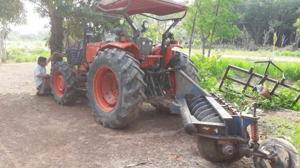 Kubota M7040 หาง7ใบดัน ปี54 ยางสวยสี่เส้น เล่มพร้อม ภาษีม79
