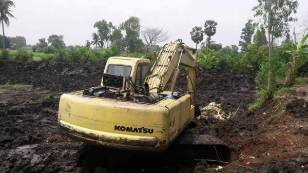 ขายรถแบคโค PC200-6 รถสวยสภาพดี ไฟฟ้าครบ ราคา790,000 สนใจโทร 090-8588220คุณนะ 093-3258446คุณบิว เว็บไซต์ส่วนตัว www.narong2truck.com www.truck.in.th/498 ID: narong498 ID: 09332584461 เพจ Facebook ณรงค์ ซื้อขายรถมือสอง กลุ่ม Facebook ณรงค์ ซื้อขายรถมือสอง