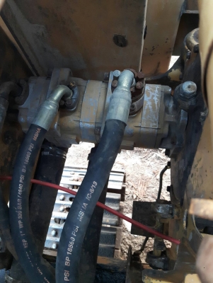 ขายแบ็คโฮรพร้อมหัวคีบ komatsu pc100-2