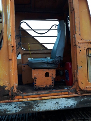 ขายแบ็คโฮรพร้อมหัวคีบ komatsu pc100-2