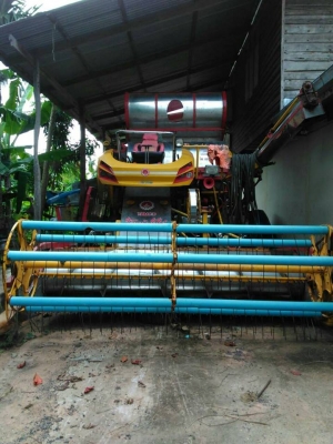 ขายตามสภาพ รถเกี่ยวข้าวไอ้หนุ่มไวไฟ  เครื่อง 220 ปั๊ม ไดกิ้น ตัวเดิน 10 แมคโคร โรเลอร์ 10 ลูก หน้าเกี่ยว 3.50 เมตร