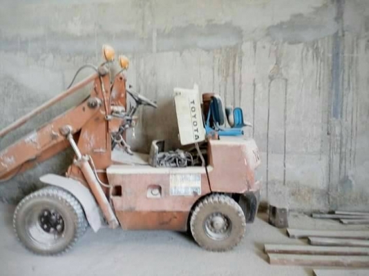 ขาย รถตักเล็ก TOYOTA เครื่องยนต์ดีเซล รถใช้งานคล่องตัว เครื่องดี ปั้มดี ราคาต่อรองได้ครับ