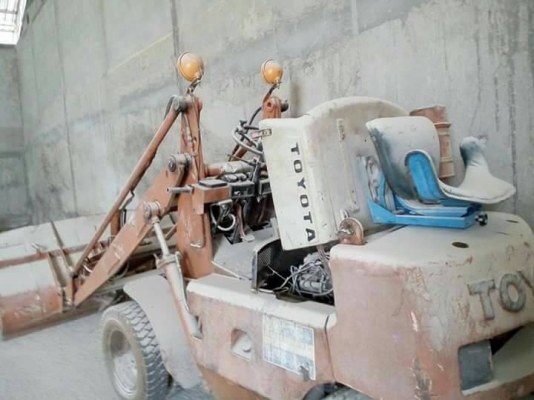 ขาย รถตักเล็ก TOYOTA เครื่องยนต์ดีเซล รถใช้งานคล่องตัว เครื่องดี ปั้มดี ราคาต่อรองได้ครับ