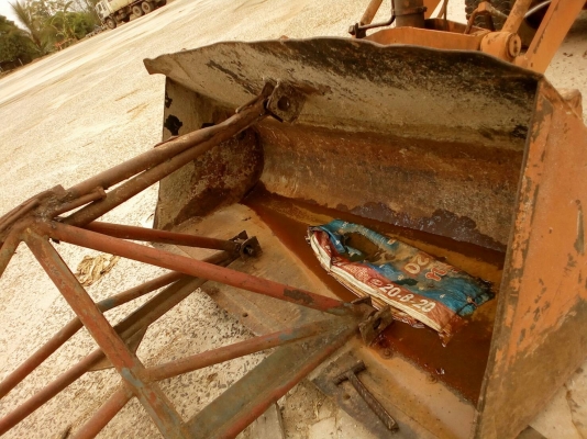 ขาย รถตักเล็ก TOYOTA เครื่องยนต์ดีเซล รถใช้งานคล่องตัว เครื่องดี ปั้มดี ราคาต่อรองได้ครับ