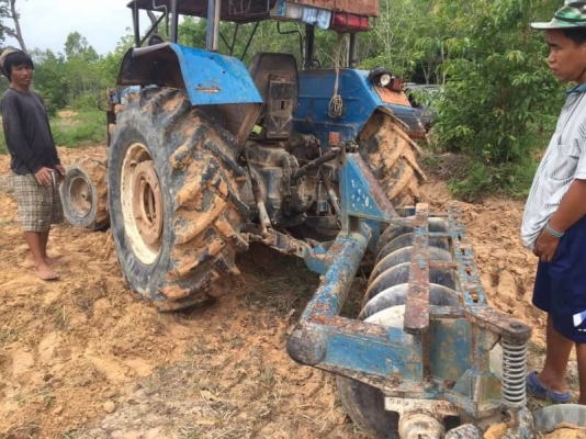 ขาย 335,000 บาท FORD 6610 เสื้อลาย เครื่องดี (แถม ใบมีหน้า. หาง 3 และ 7 ไทเฮงหลี) เกียร์ดี เอกสารเล่มทะเบียน  รถอยู่ จ.นครพนม โทร&amp;ไอดีไลน์ 0610710295