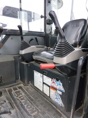 ขายรถแบ๊คโฮ ยี่ห้อ: KOMATSU แบบ: PC35MR-2หัวเก๋ง &lt;คอนโทนสั้นปั้มนิ้ว&gt; รถเก่านอกแท้ มีเอกสารใบอินวอย สนใจติดต่อ: 099-907-9273 กิ๊ฟ กมลชนก