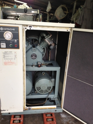 ปั๊มลมลูกสูบแบบตู้เก็บเสียงHITACHI 7.5แรงม้า เก่าญี่ปุ่น