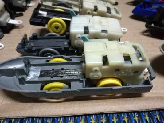 25 คัน 400 บ. ส่งฟรี083-2000058  LINE ID: line83292 หัวรถไฟของเล่นเป็นส่วนที่มีมอเตอร์และเพื่องเกียร์ขับ เอาไปดัดแปลงทำอื่นๆหรือใช้ทำอะไหล่ของเล่นต่างๆได้ ตามภาพ