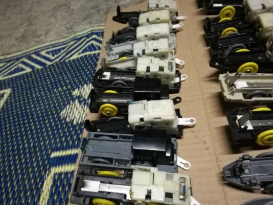 25 คัน 400 บ. ส่งฟรี083-2000058  LINE ID: line83292 หัวรถไฟของเล่นเป็นส่วนที่มีมอเตอร์และเพื่องเกียร์ขับ เอาไปดัดแปลงทำอื่นๆหรือใช้ทำอะไหล่ของเล่นต่างๆได้ ตามภาพ