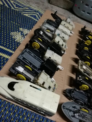 25 คัน 400 บ. ส่งฟรี083-2000058  LINE ID: line83292 หัวรถไฟของเล่นเป็นส่วนที่มีมอเตอร์และเพื่องเกียร์ขับ เอาไปดัดแปลงทำอื่นๆหรือใช้ทำอะไหล่ของเล่นต่างๆได้ ตามภาพ