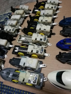 25 คัน 400 บ. ส่งฟรี083-2000058  LINE ID: line83292 หัวรถไฟของเล่นเป็นส่วนที่มีมอเตอร์และเพื่องเกียร์ขับ เอาไปดัดแปลงทำอื่นๆหรือใช้ทำอะไหล่ของเล่นต่างๆได้ ตามภาพ