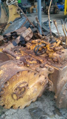 เฟืองท้าย พร้อมเกีร์ย พร้อมวิ้นหลัง komatsu d2 รุ่น 5