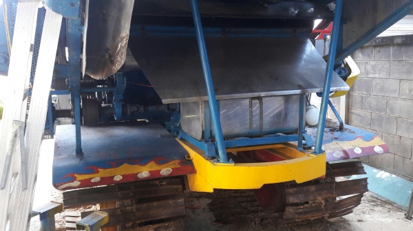 รถเกี่ยวข้าวไอ้หนุ่มไวไฟ