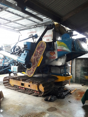 รถเกี่ยวข้าวไอ้หนุ่มไวไฟ