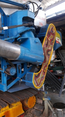 รถเกี่ยวข้าวไอ้หนุ่มไวไฟ