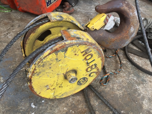 รอกสลิงไฟฟ้า Hitachi 2.8 ตัน ยกสูง 6 เมตร เก่าญี่ปุ่นแท้ รอกสลิงไฟฟ้า Hitachi 2.8 ตัน ยกสูง 6 เมตร เก่าญี่ปุ่นแท้