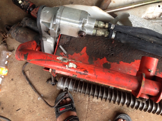 เครื่องตัดหญ้าไฮโดรลิค