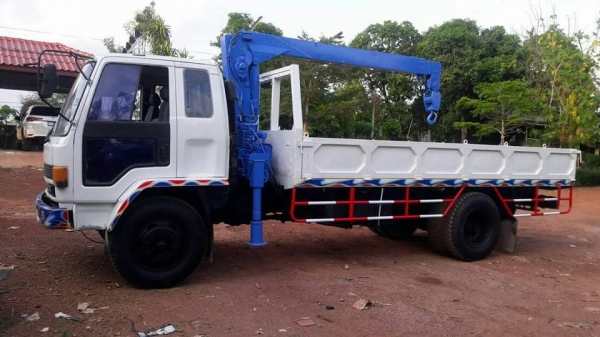 ขายรถ6.20เมตร ร็อกกี้195แรง ติดเครน3.6ตัน 3ปอก2ชัก เอกสารพร้อมโอน ราคา550,000 สนใจโทร 090-8588220คุณ