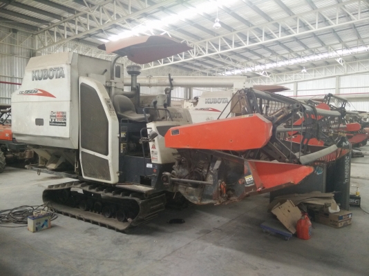 ขายรถเกี่ยวนวดข้าว DC-95GM ตามสภาพรถใช้งานได้ เครื่องดี ช่วงล่างดี