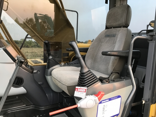 ขาย KOMATSU PC200-8MO 5500ชั่วโมง แห้งๆทั้งคัน สวยๆเลยครับ สนใจติดต่อโดยตรง 081-4283210