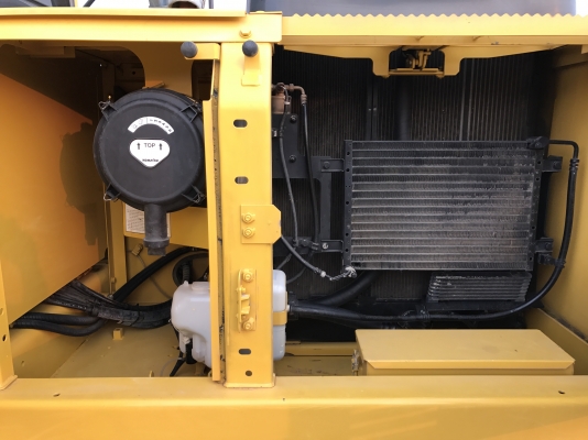 ขาย KOMATSU PC200-8MO 5500ชั่วโมง แห้งๆทั้งคัน สวยๆเลยครับ สนใจติดต่อโดยตรง 081-4283210