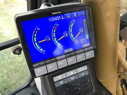 ขาย KOMATSU PC200-8MO 5500ชั่วโมง แห้งๆทั้งคัน สวยๆเลยครับ สนใจติดต่อโดยตรง 081-4283210
