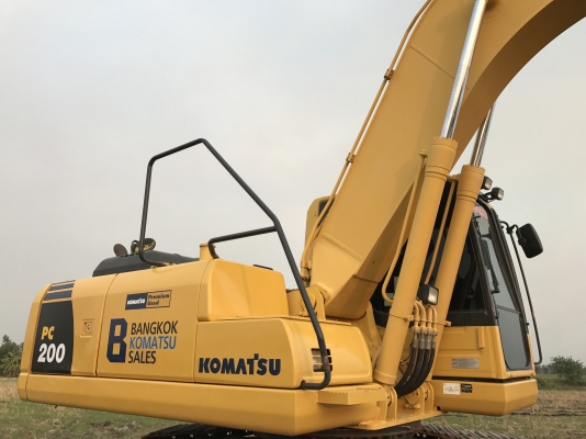 ขาย KOMATSU PC200-8MO 5500ชั่วโมง แห้งๆทั้งคัน สวยๆเลยครับ สนใจติดต่อโดยตรง 081-4283210