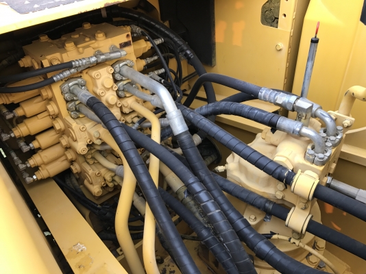ขาย KOMATSU PC200-8MO 5500ชั่วโมง แห้งๆทั้งคัน สวยๆเลยครับ สนใจติดต่อโดยตรง 081-4283210