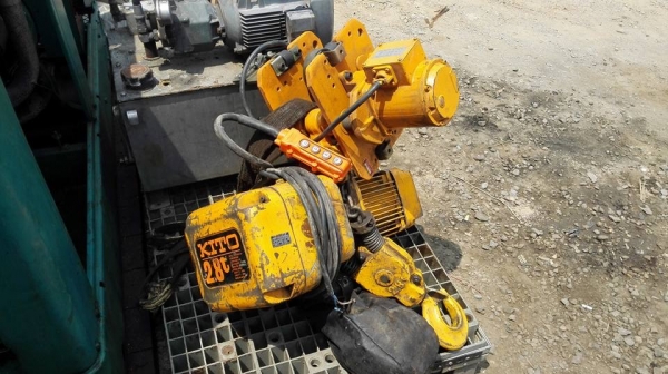 ** Sold ** รอกโซ่ไฟฟ้าญี่ปุ่น KITO 2.8 t 4 ทิศทาง โซ่ยาว 15 m ไฟ 380V ตัววิ่งด้านบนของใหม่ ลงตู้พร้อ