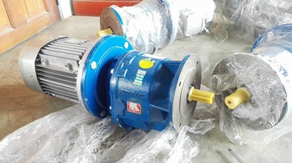 มอเตอร์เกียร์หน้าแปลนอิตาลี่ BONFIGLIOLI 4 HP ทด 1:8 ความเร็วรอบ 368 RPM 380V ของใหม่ 100\%