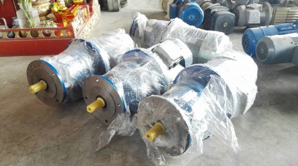 มอเตอร์เกียร์หน้าแปลนอิตาลี่ BONFIGLIOLI 4 HP ทด 1:8 ความเร็วรอบ 368 RPM 380V ของใหม่ 100\%