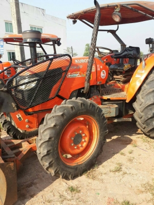 ขายรถไถ Kubota M7040 สภาพดีสวยๆๆพร้อมใช้ครับ รุ่นนี้ถือว่าคุ้มมากกับราคานี้ครับ มีอุปกรณ์พร้อม2 ชิ้นมี ใบมีดดันดิน และผานพรวนมาให้ครับ ใครมองหาคูโบต้า M7040 รับรองไม่เสียใจครับกับราคานี้