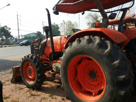 ขายรถไถ Kubota M7040 สภาพดีสวยๆๆพร้อมใช้ครับ รุ่นนี้ถือว่าคุ้มมากกับราคานี้ครับ มีอุปกรณ์พร้อม2 ชิ้นมี ใบมีดดันดิน และผานพรวนมาให้ครับ ใครมองหาคูโบต้า M7040 รับรองไม่เสียใจครับกับราคานี้